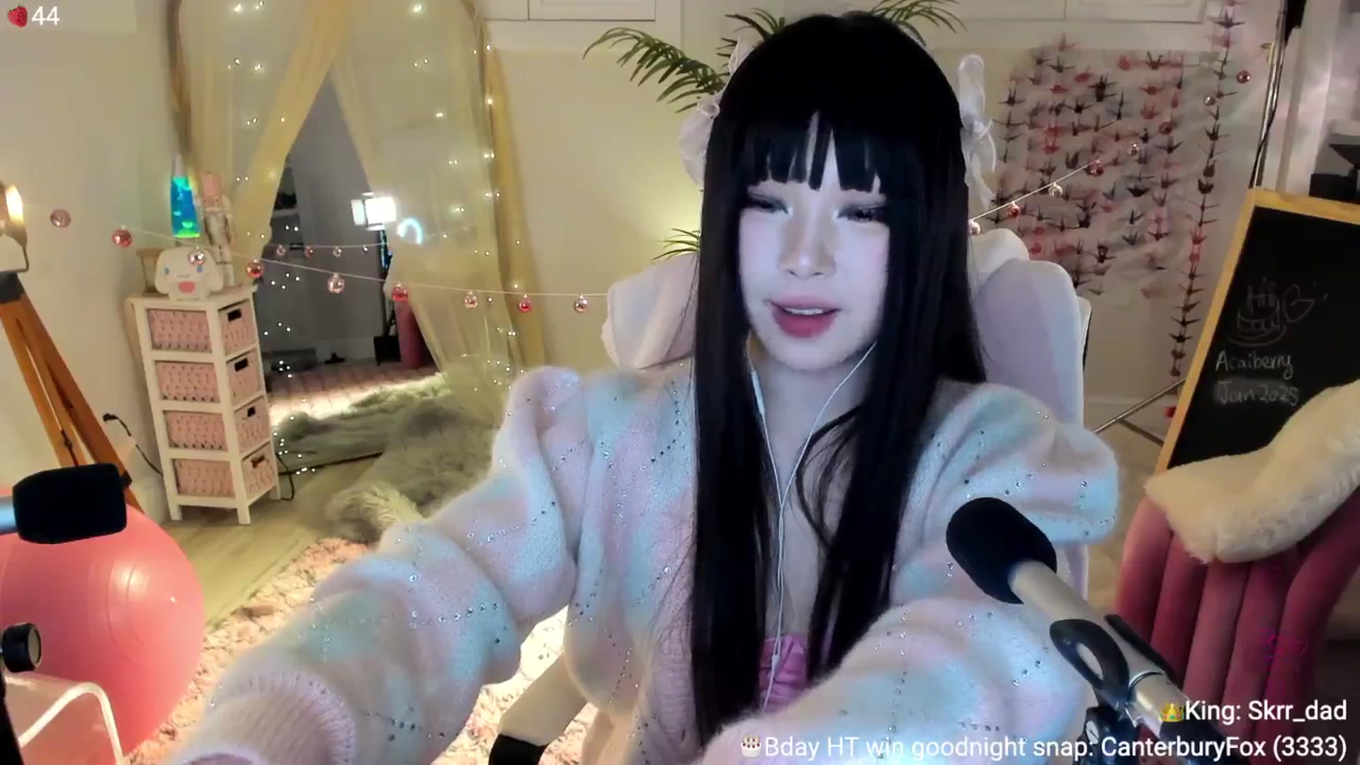 Gallery image thumbnail from AcaiBerry's myfreecams stream on, 01/23/2025, 07:11 image 15 of 20