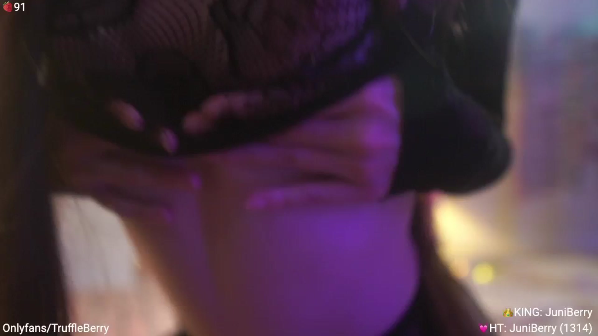 Gallery image thumbnail from AcaiBerry's myfreecams stream on, 04/06/2025, 05:32 image 13 of 20