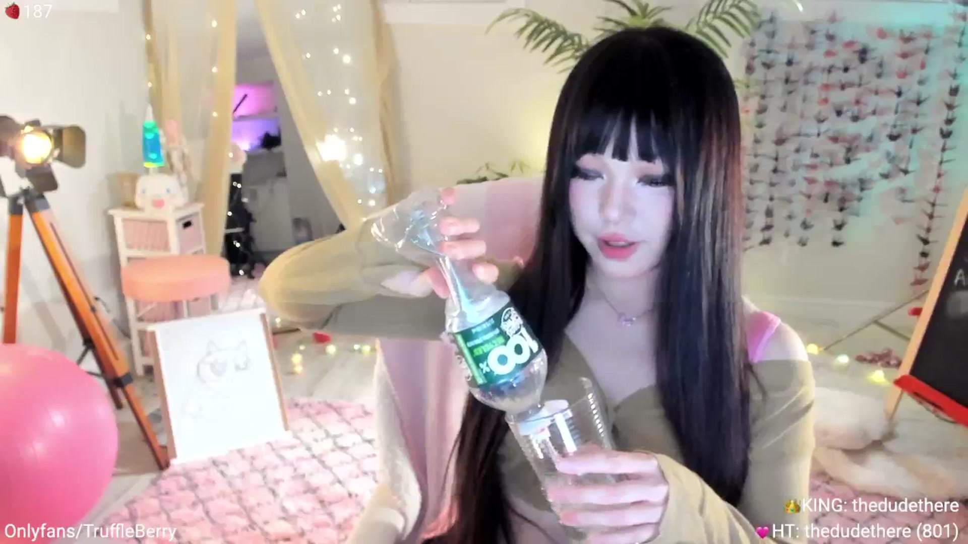 Gallery image thumbnail from AcaiBerry's myfreecams stream on, 04/12/2025, 06:25 image 5 of 20