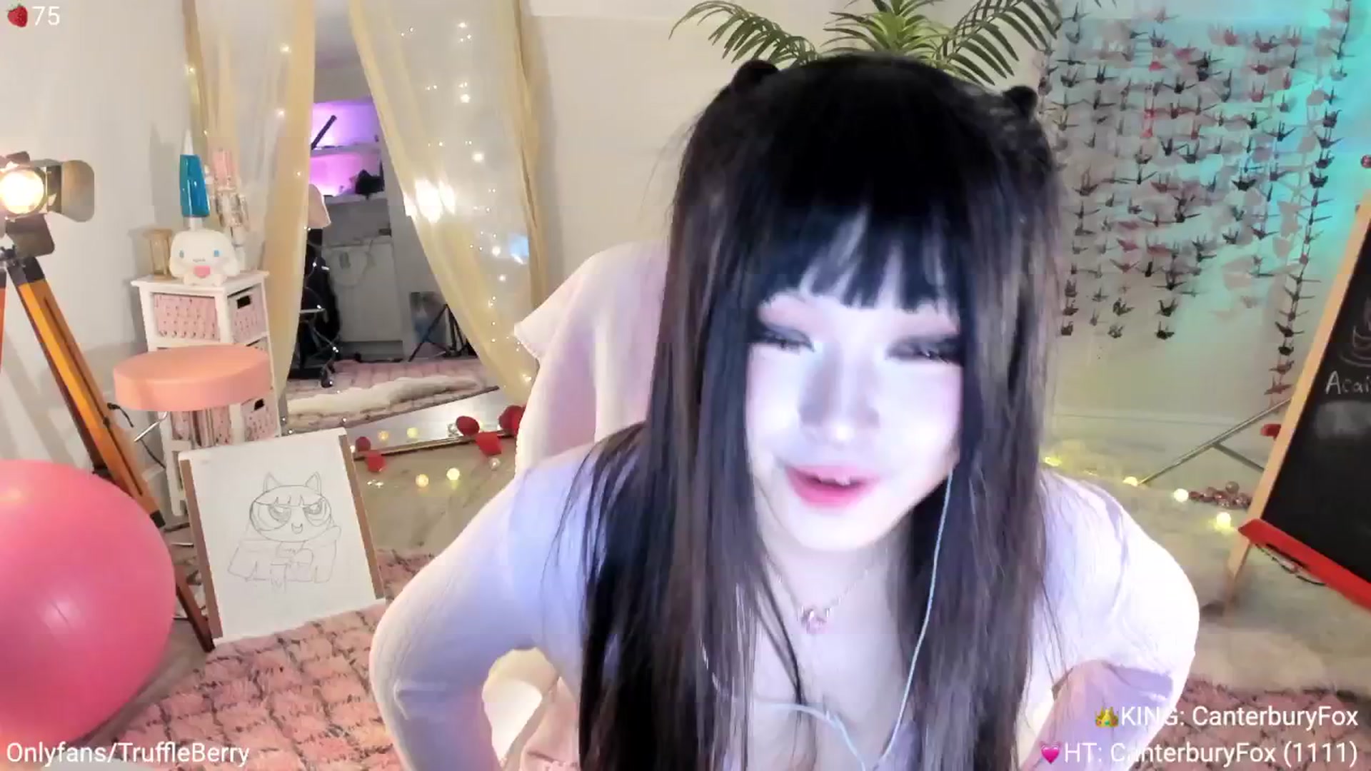 Gallery image thumbnail from AcaiBerry's myfreecams stream on, 04/17/2025, 06:42 image 4 of 20