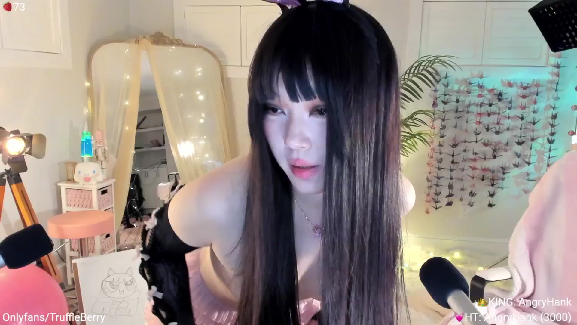Gallery image thumbnail from AcaiBerry's myfreecams stream on, 04/19/2025, 06:55 image 7 of 20