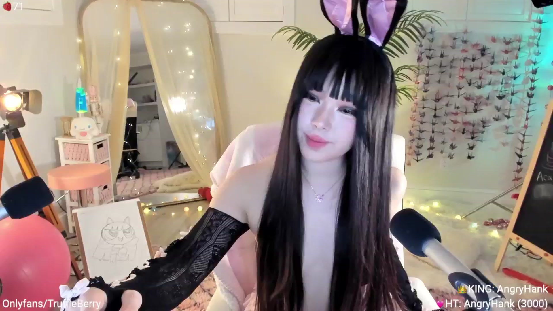 Gallery image thumbnail from AcaiBerry's myfreecams stream on, 04/19/2025, 06:55 image 4 of 20