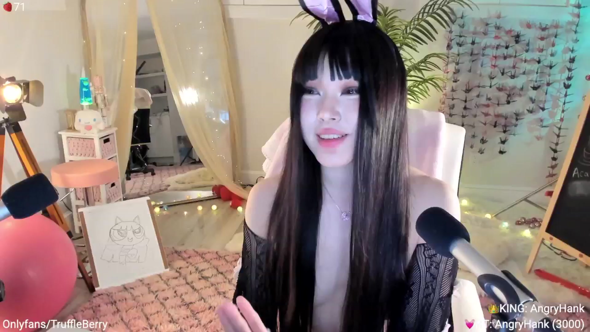 Gallery image thumbnail from AcaiBerry's myfreecams stream on, 04/19/2025, 06:55 image 2 of 20
