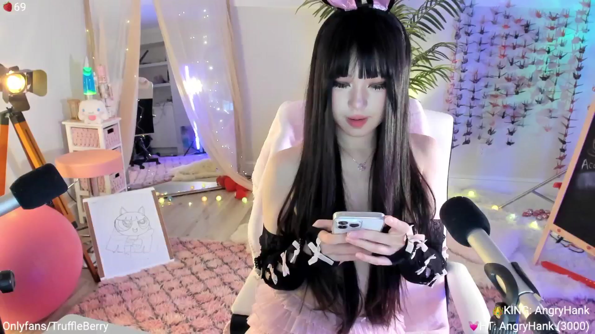 Gallery image thumbnail from AcaiBerry's myfreecams stream on, 04/19/2025, 06:55 image 9 of 20