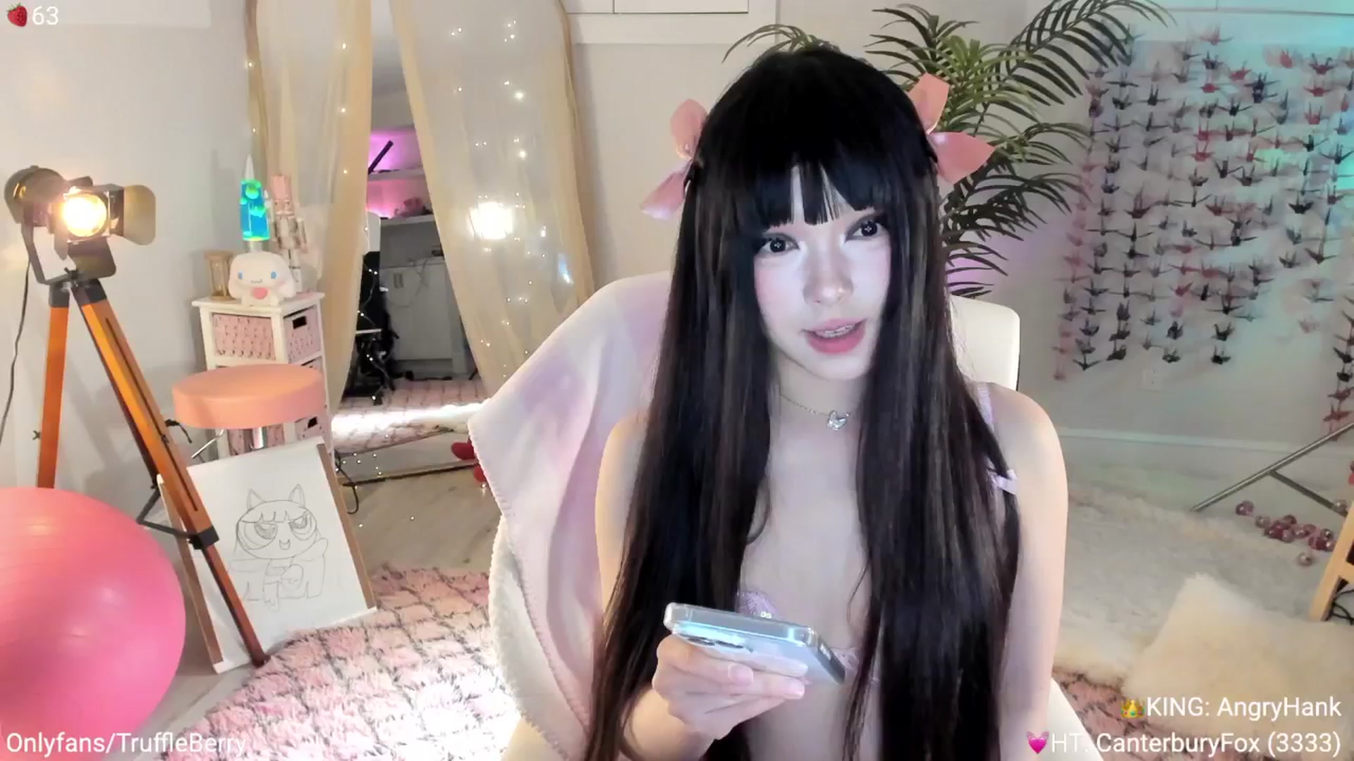 Gallery image thumbnail from AcaiBerry's myfreecams stream on, 04/24/2025, 05:19 image 3 of 20