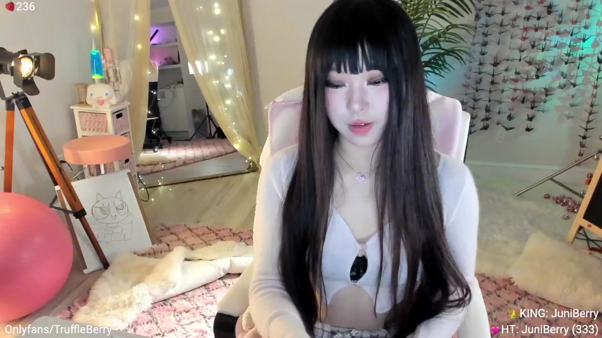 Gallery image thumbnail from AcaiBerry's myfreecams stream on, 05/08/2025, 06:52 image 5 of 20