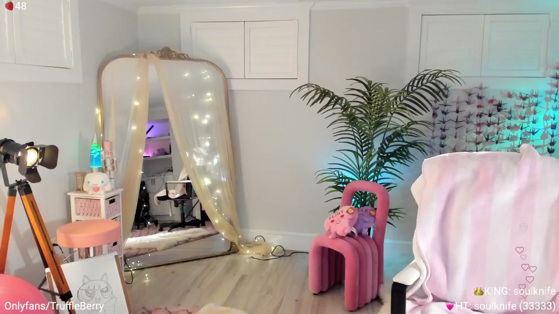 Gallery image thumbnail from AcaiBerry's myfreecams stream on, 05/08/2025, 06:52 image 15 of 20