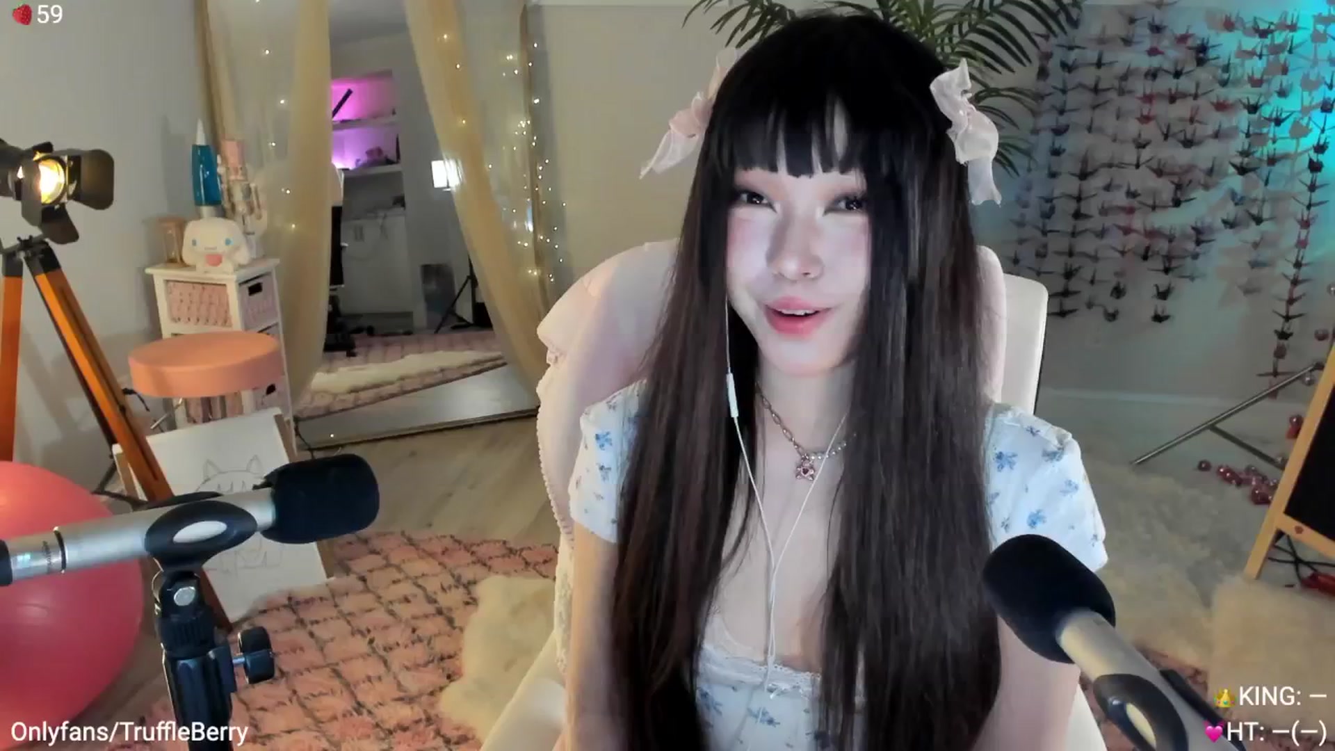 Gallery image thumbnail from AcaiBerry's myfreecams stream on, 05/18/2025, 06:28 image 1 of 20