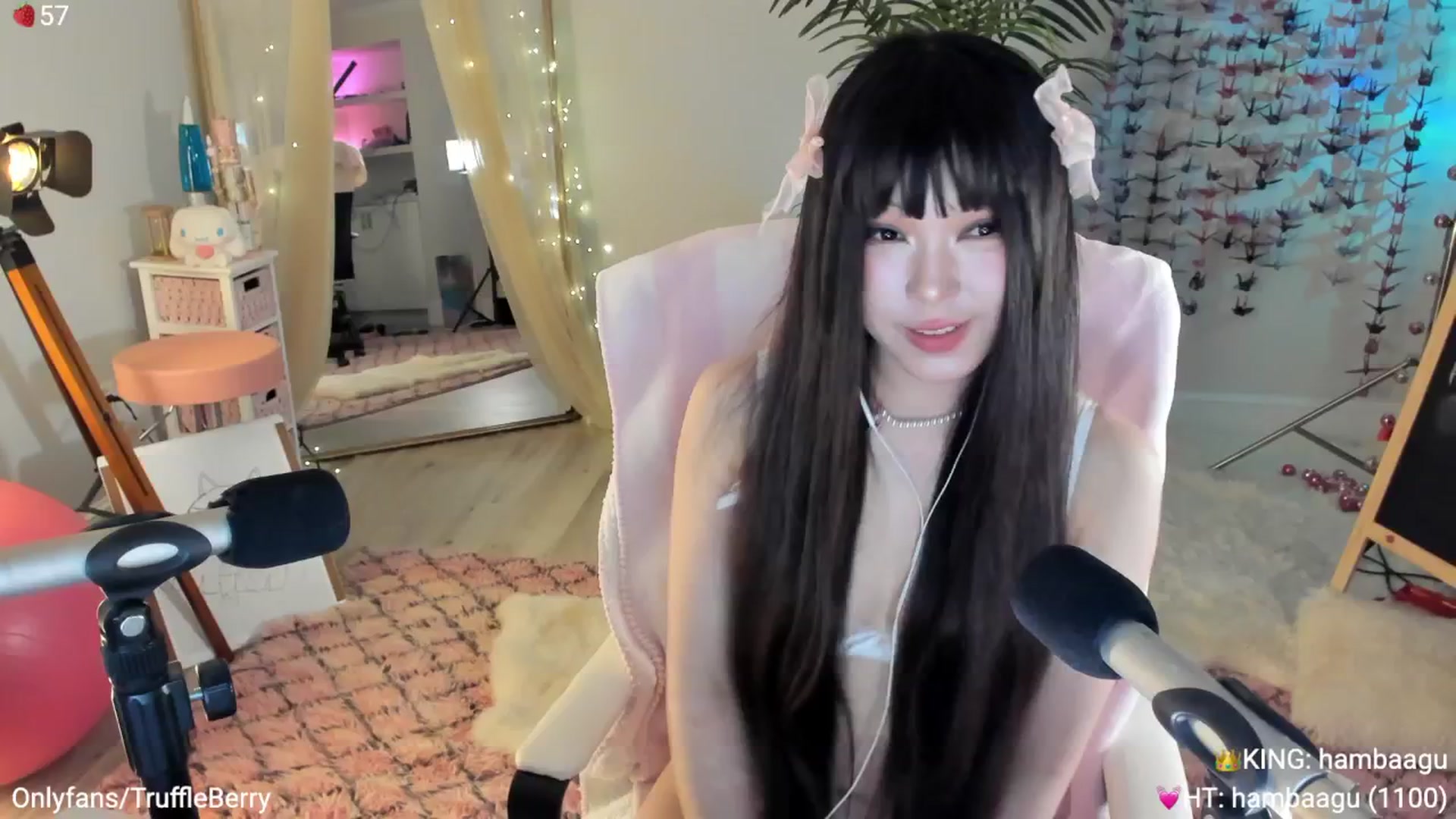 Gallery image thumbnail from AcaiBerry's myfreecams stream on, 05/18/2025, 06:28 image 19 of 20