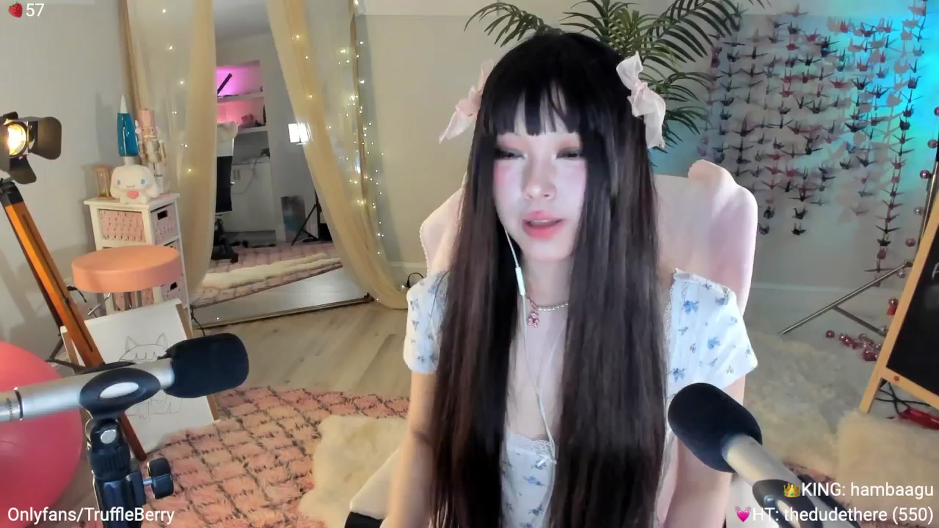 Gallery image thumbnail from AcaiBerry's myfreecams stream on, 05/18/2025, 06:28 image 9 of 20