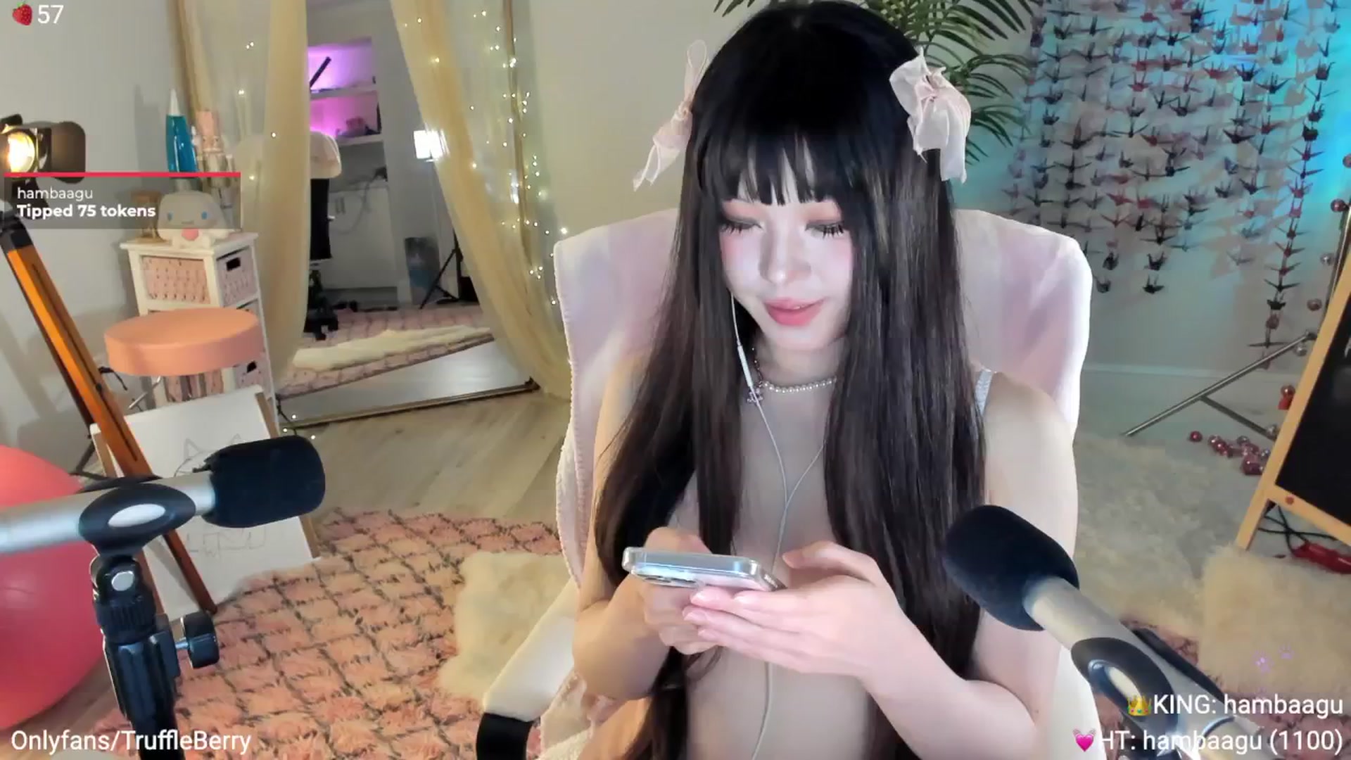 Gallery image thumbnail from AcaiBerry's myfreecams stream on, 05/18/2025, 06:28 image 18 of 20