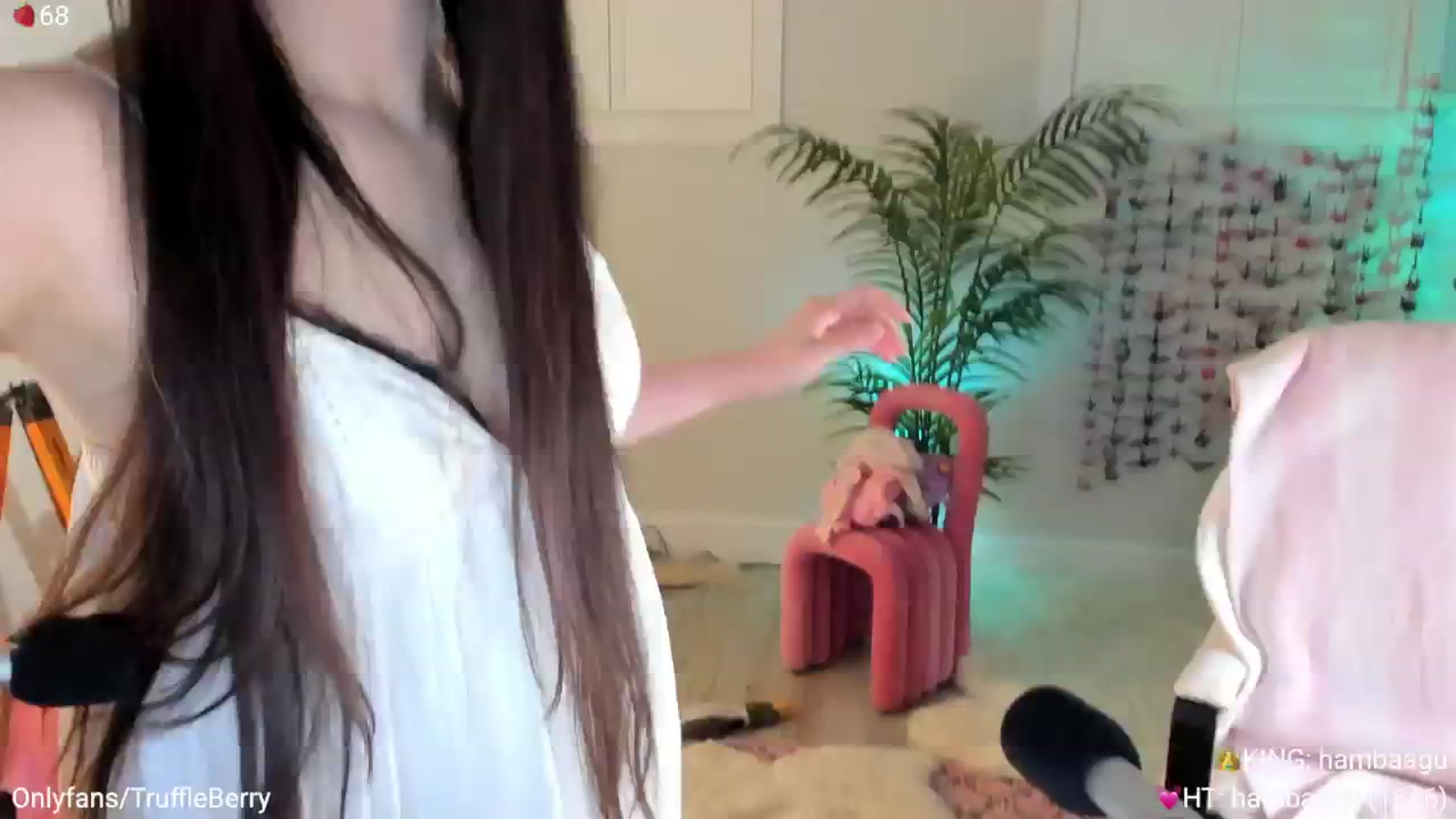 Gallery image thumbnail from AcaiBerry's myfreecams stream on, 05/22/2025, 05:56 image 15 of 20