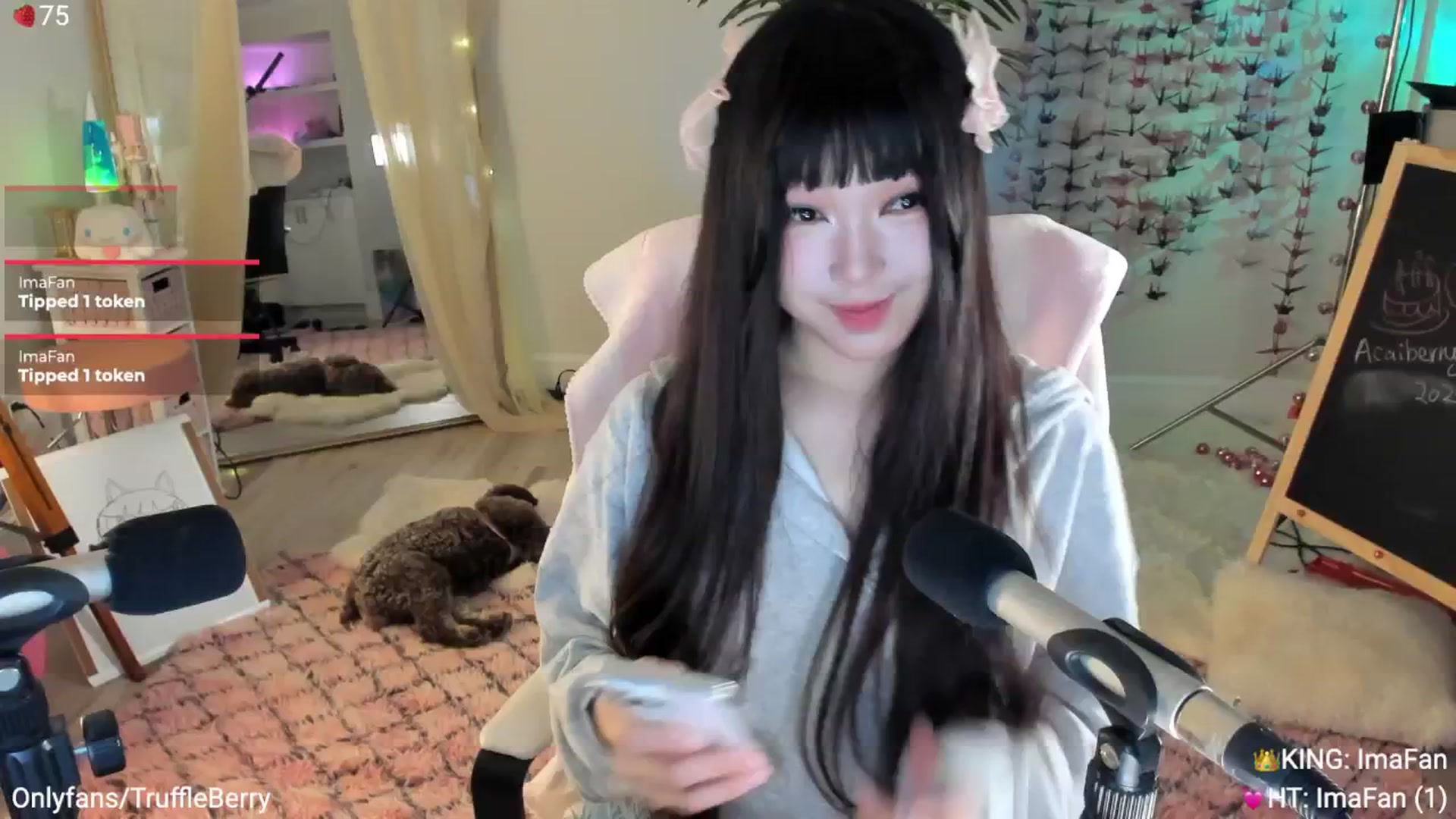 Gallery image thumbnail from AcaiBerry's myfreecams stream on, 05/24/2025, 07:08 image 2 of 20