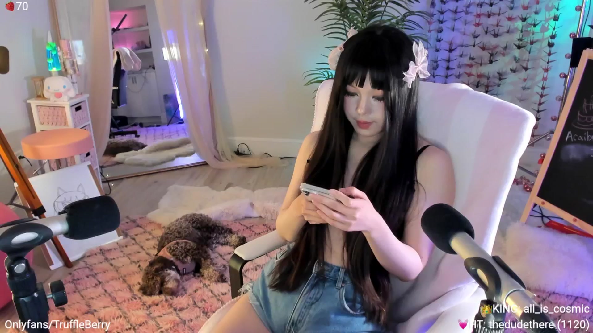 Gallery image thumbnail from AcaiBerry's myfreecams stream on, 05/24/2025, 07:08 image 14 of 20