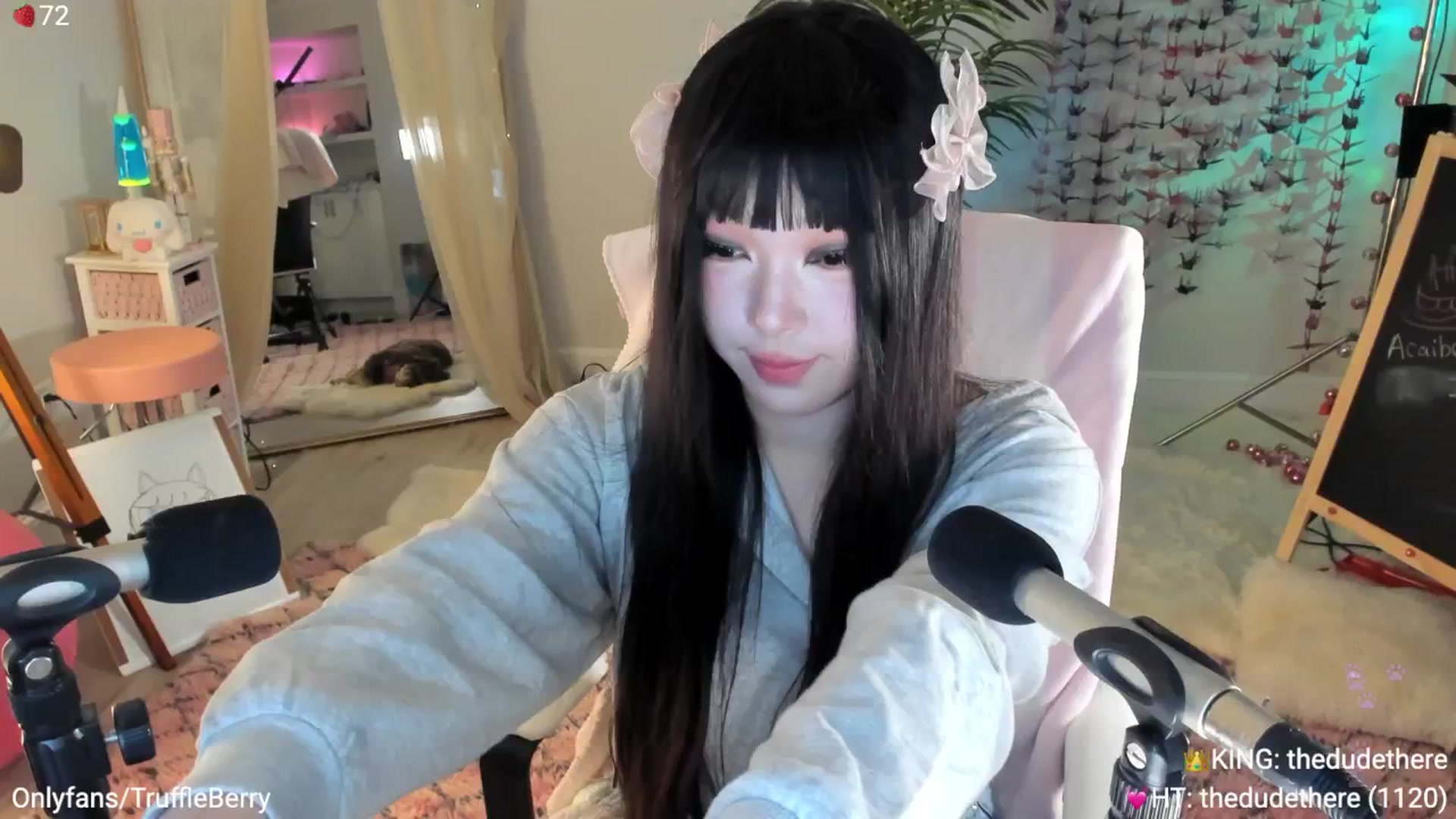 Gallery image thumbnail from AcaiBerry's myfreecams stream on, 05/24/2025, 07:08 image 8 of 20
