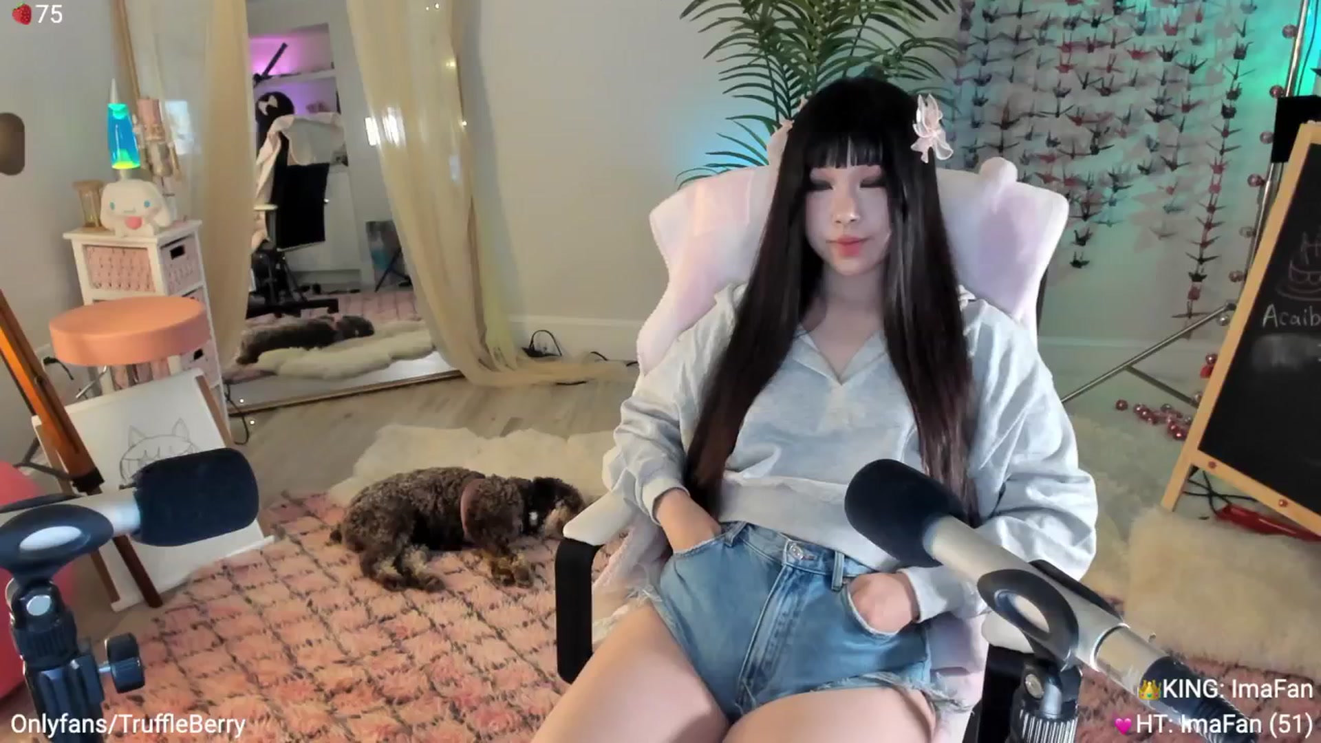 Gallery image thumbnail from AcaiBerry's myfreecams stream on, 05/24/2025, 07:08 image 4 of 20