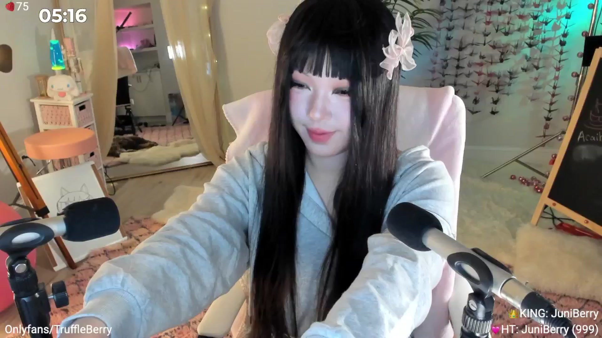 Gallery image thumbnail from AcaiBerry's myfreecams stream on, 05/24/2025, 07:08 image 6 of 20