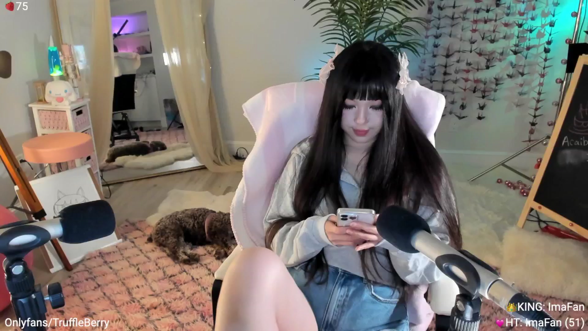 Gallery image thumbnail from AcaiBerry's myfreecams stream on, 05/24/2025, 07:08 image 3 of 20