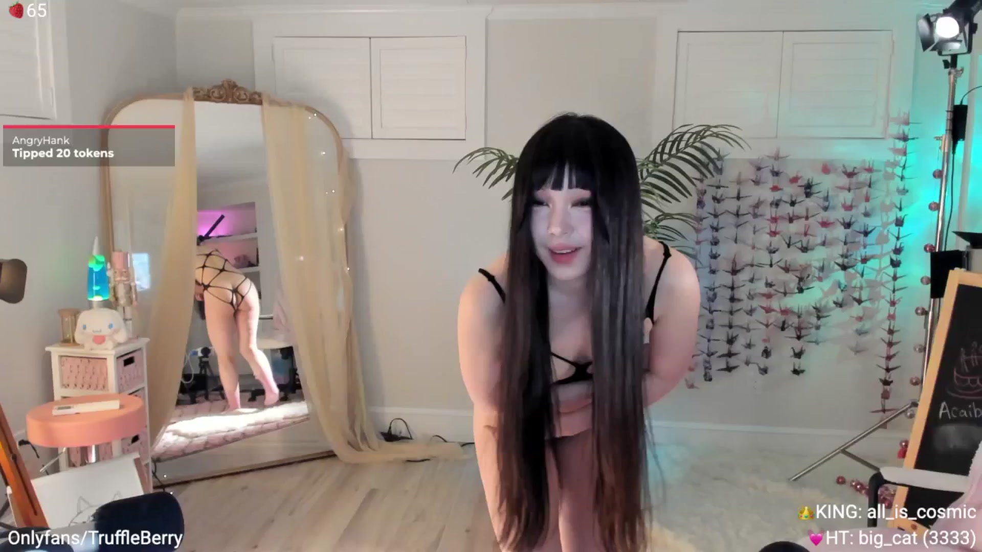 Gallery image thumbnail from AcaiBerry's myfreecams stream on, 05/25/2025, 06:32 image 13 of 20