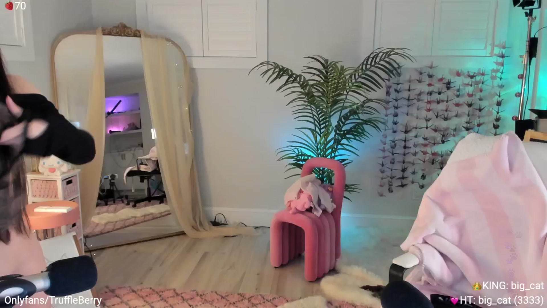 Gallery image thumbnail from AcaiBerry's myfreecams stream on, 05/25/2025, 06:32 image 3 of 20