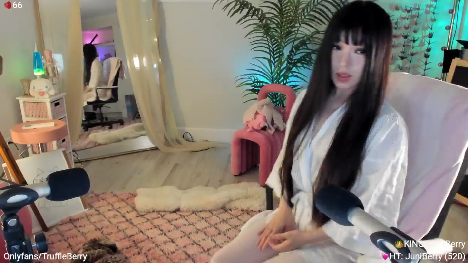 Gallery image thumbnail from AcaiBerry's myfreecams stream on, 05/29/2025, 03:35 image 5 of 20