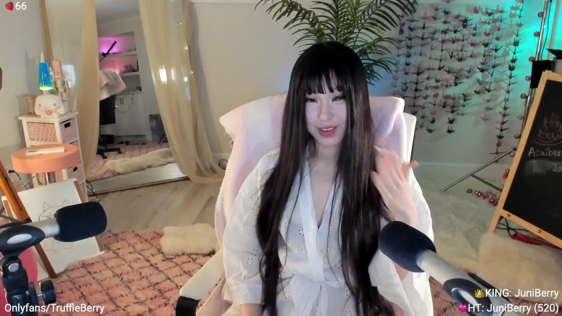 Gallery image thumbnail from AcaiBerry's myfreecams stream on, 05/29/2025, 03:35 image 13 of 20