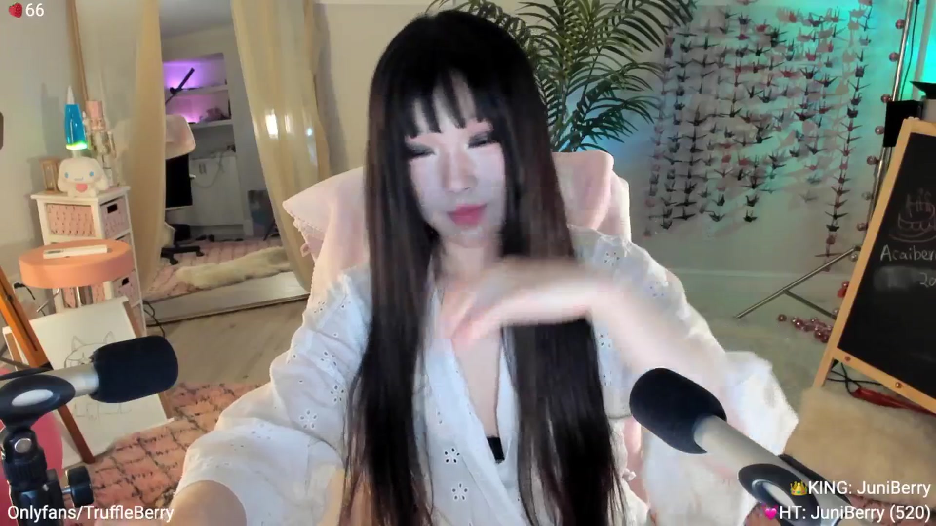 Gallery image thumbnail from AcaiBerry's myfreecams stream on, 05/29/2025, 03:35 image 10 of 20