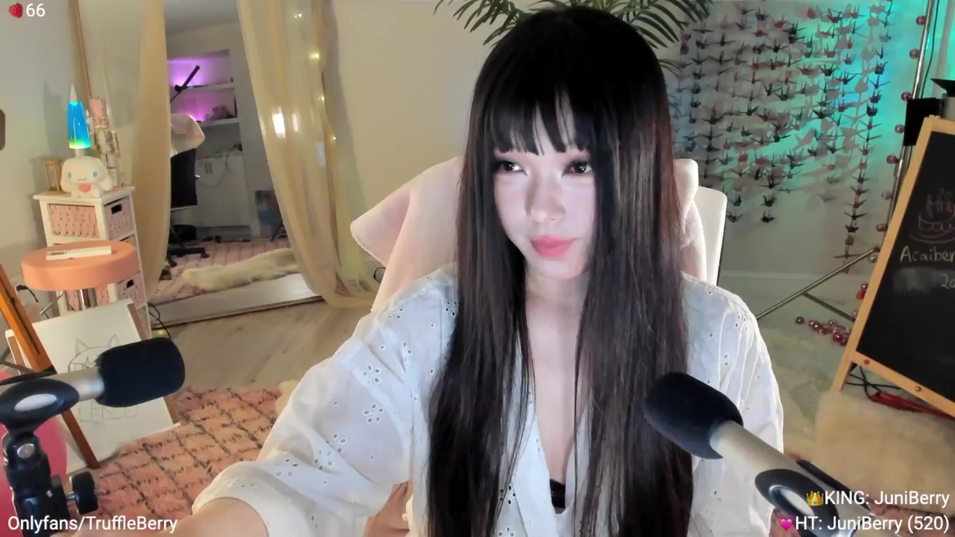Gallery image thumbnail from AcaiBerry's myfreecams stream on, 05/29/2025, 06:14 image 1 of 20