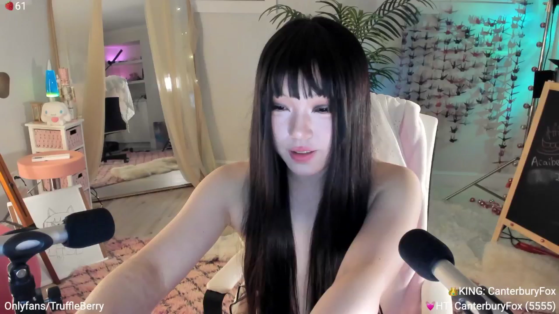 Gallery image thumbnail from AcaiBerry's myfreecams stream on, 05/29/2025, 06:14 image 16 of 20