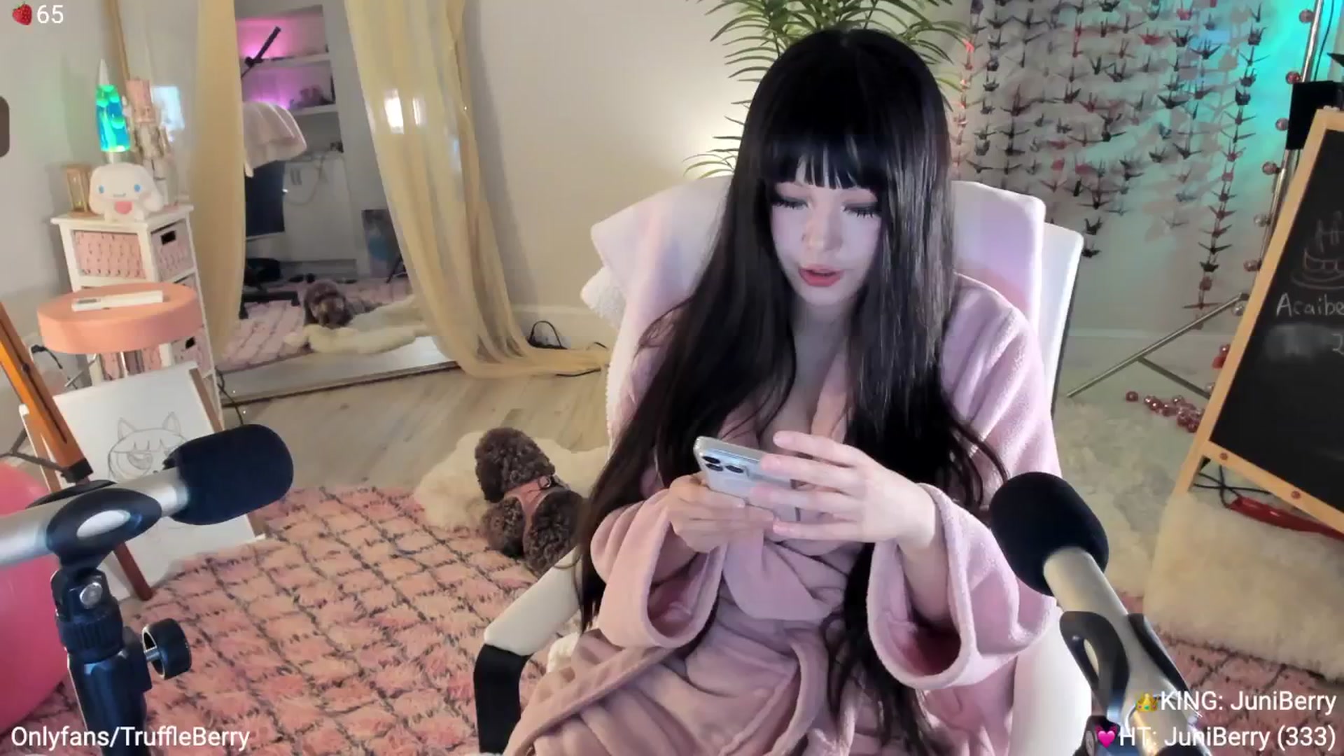 Gallery image thumbnail from AcaiBerry's myfreecams stream on, 05/31/2025, 07:01 image 5 of 20