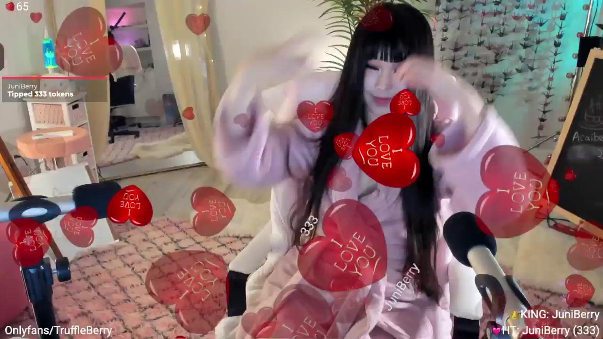 Gallery image thumbnail from AcaiBerry's myfreecams stream on, 05/31/2025, 07:01 image 4 of 20