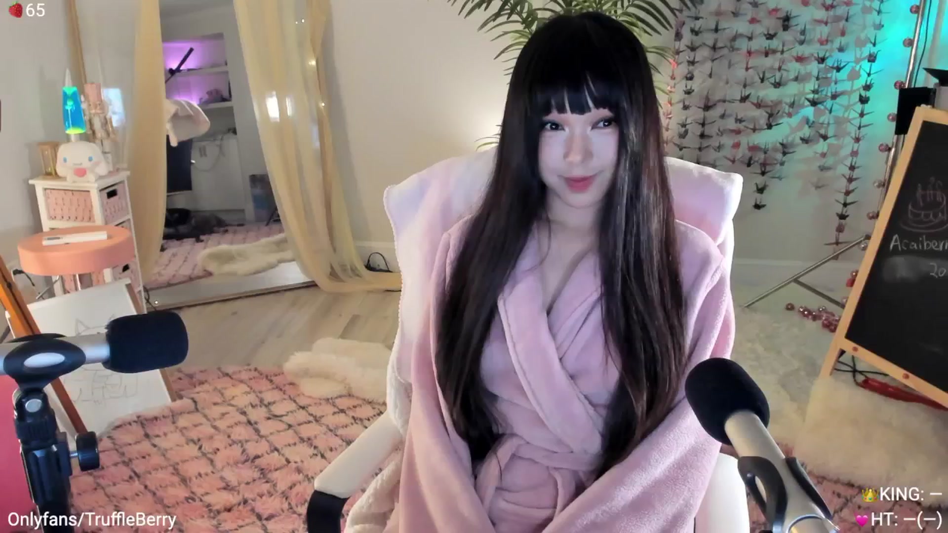 Gallery image thumbnail from AcaiBerry's myfreecams stream on, 05/31/2025, 07:01 image 1 of 20