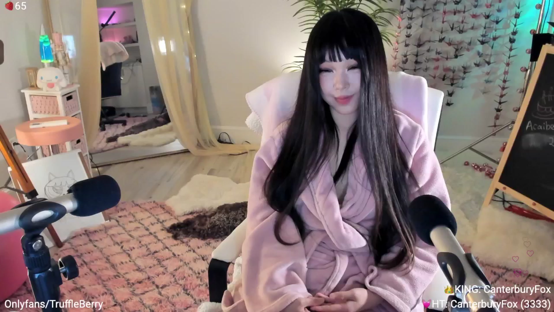 Gallery image thumbnail from AcaiBerry's myfreecams stream on, 05/31/2025, 07:01 image 7 of 20