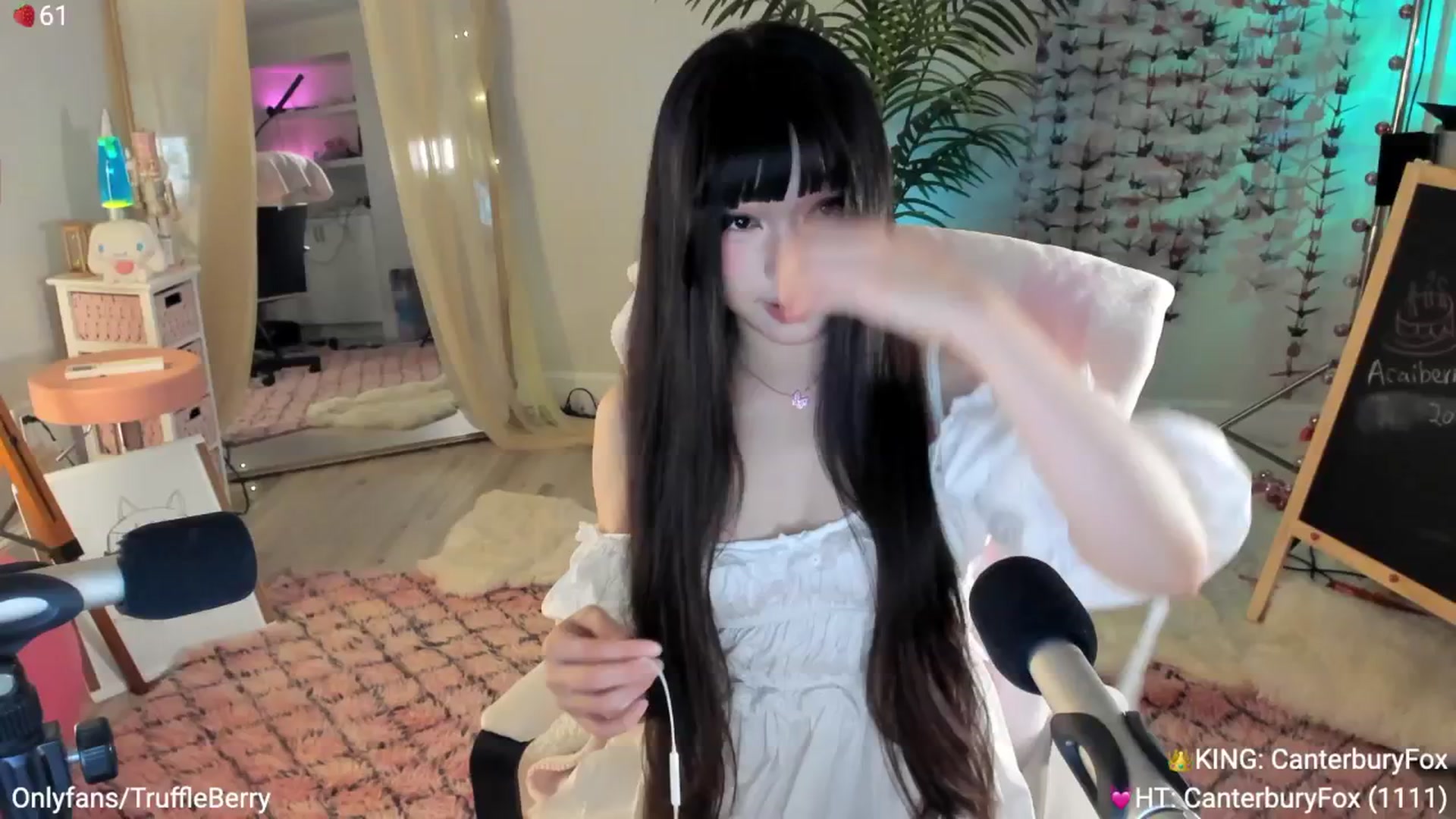 Gallery image thumbnail from AcaiBerry's myfreecams stream on, 06/01/2025, 06:56 image 2 of 20