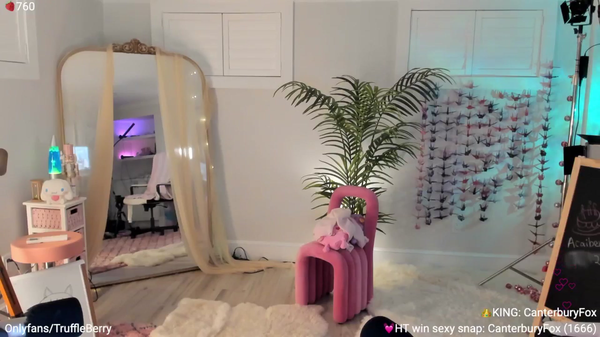 Gallery image thumbnail from AcaiBerry's myfreecams stream on, 06/05/2025, 05:36 image 8 of 20