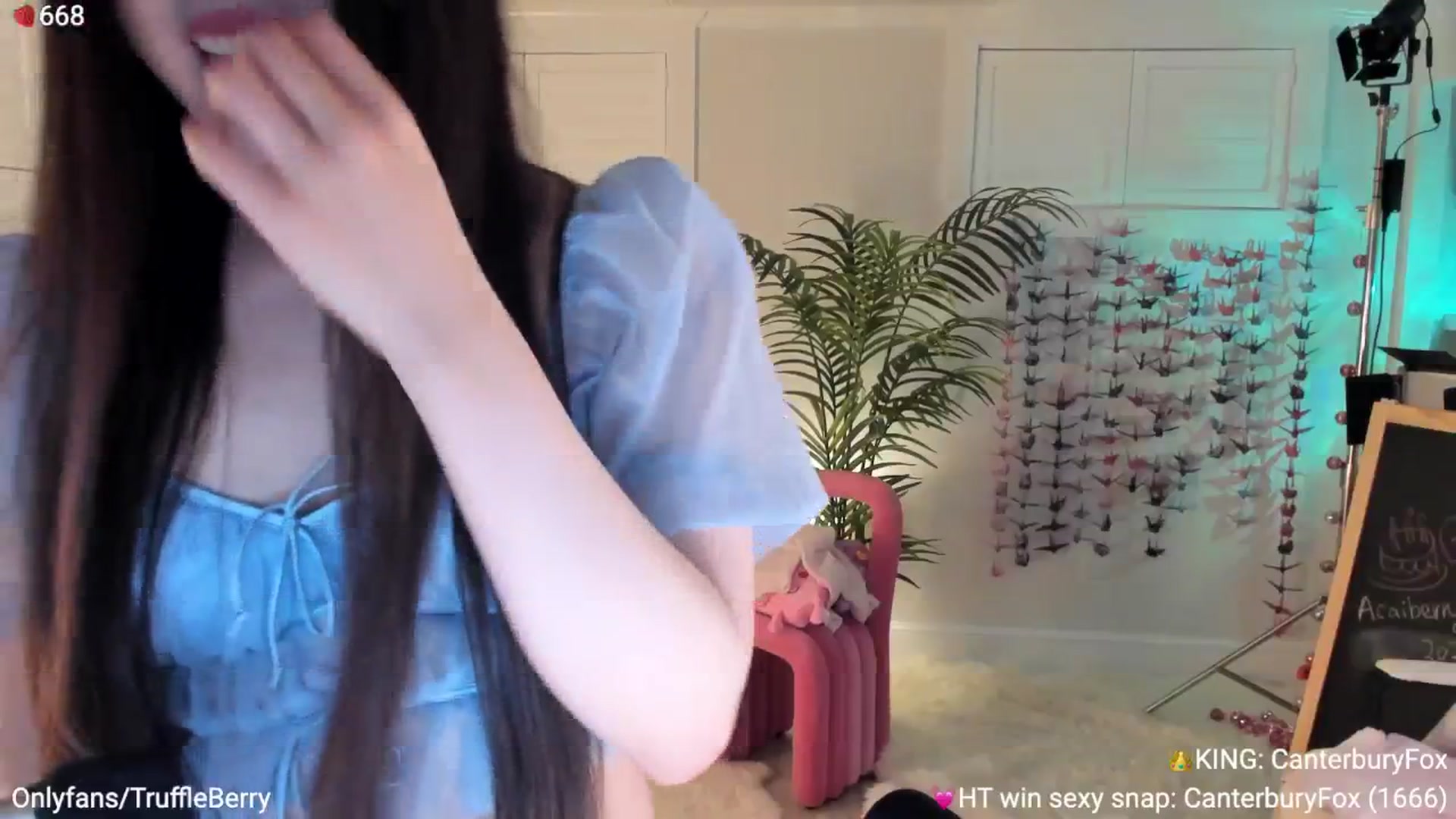 Gallery image thumbnail from AcaiBerry's myfreecams stream on, 06/05/2025, 05:36 image 11 of 20