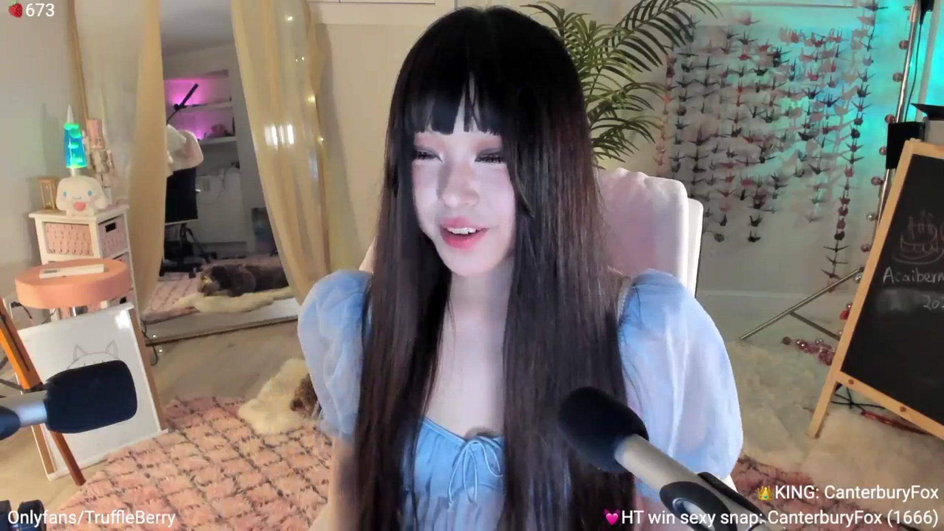 Gallery image thumbnail from AcaiBerry's myfreecams stream on, 06/05/2025, 05:36 image 10 of 20