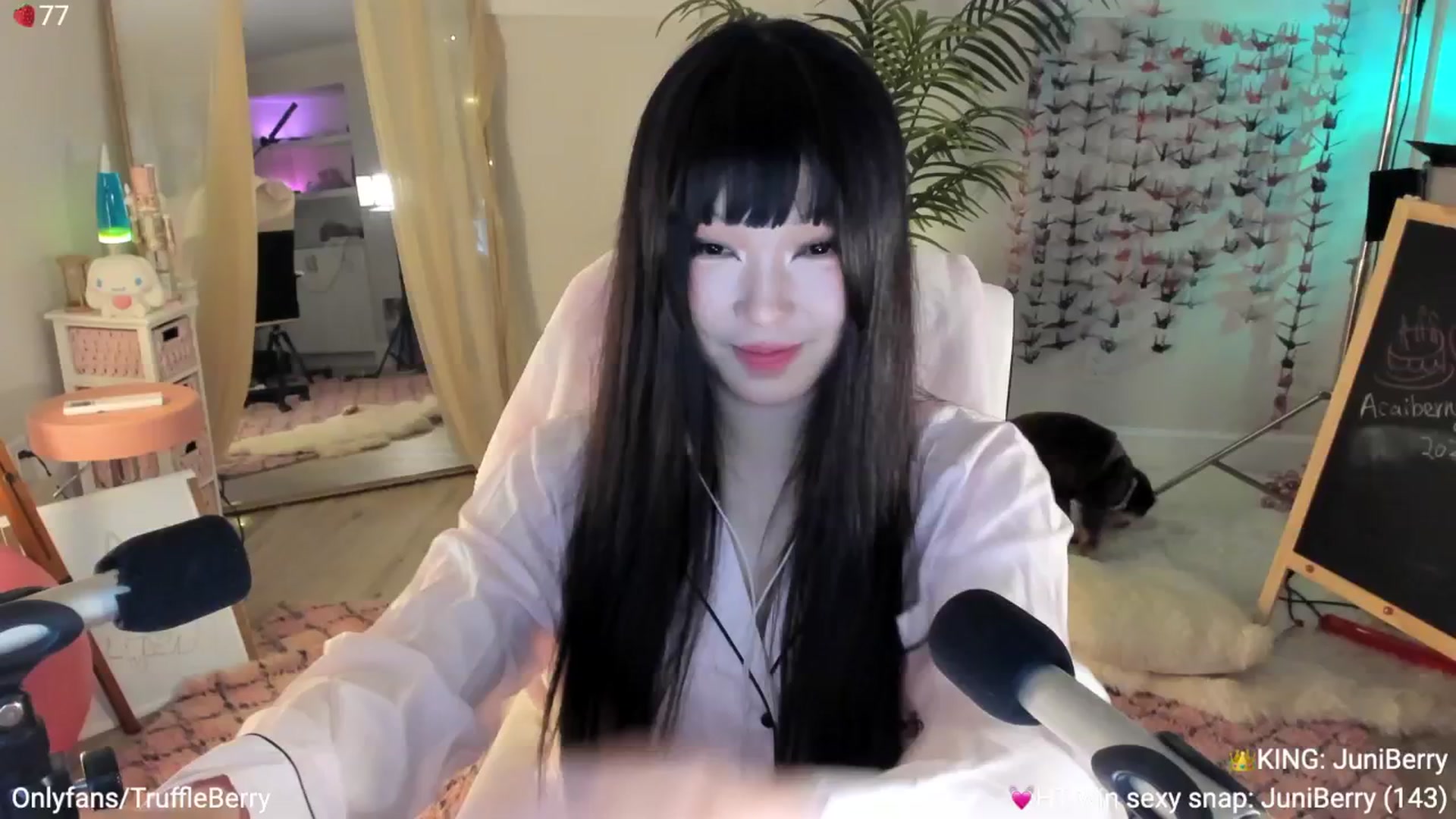 Gallery image thumbnail from AcaiBerry's myfreecams stream on, 06/12/2025, 05:42 image 2 of 20
