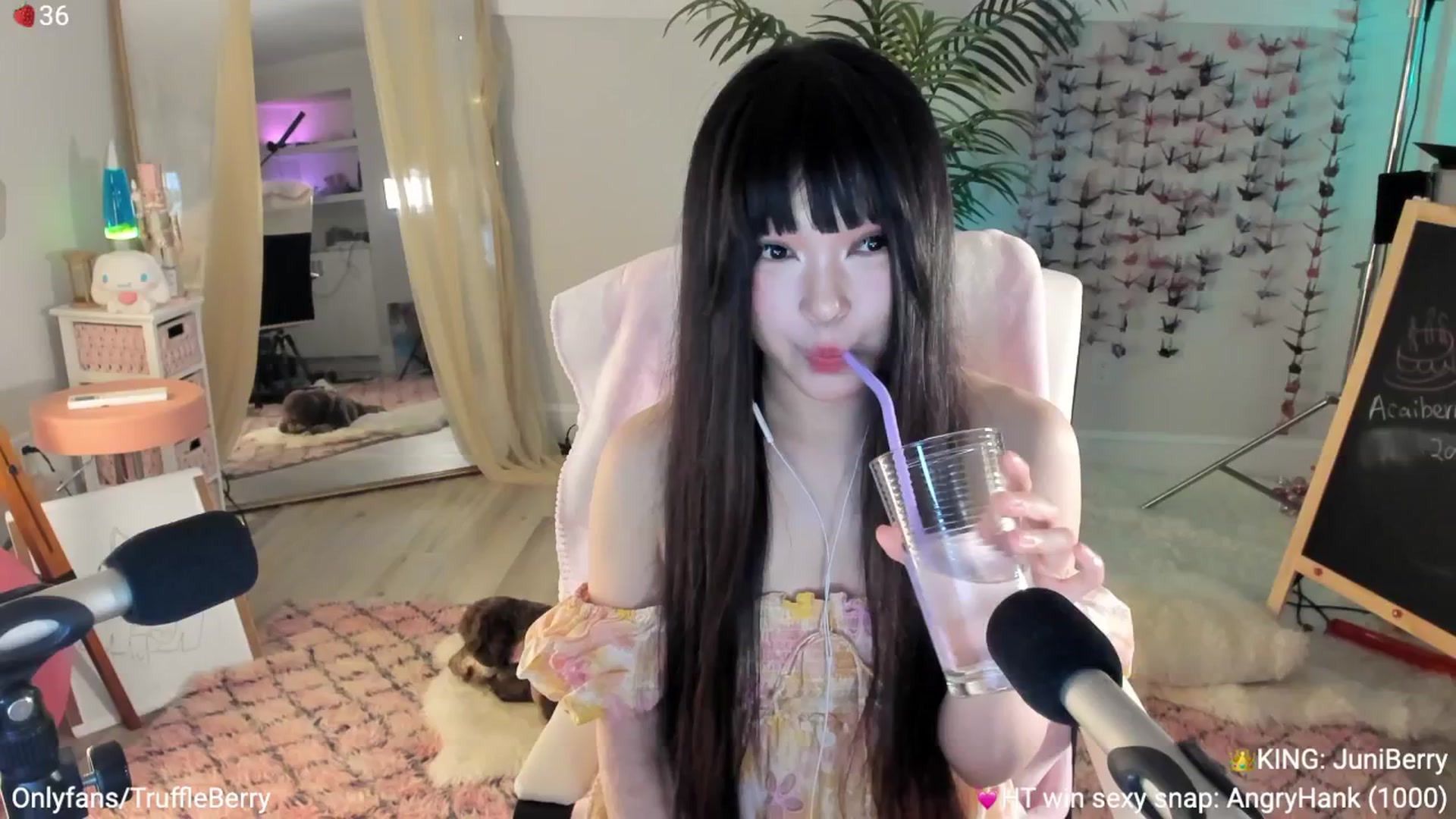 Gallery image thumbnail from AcaiBerry's myfreecams stream on, 06/15/2025, 06:45 image 3 of 20