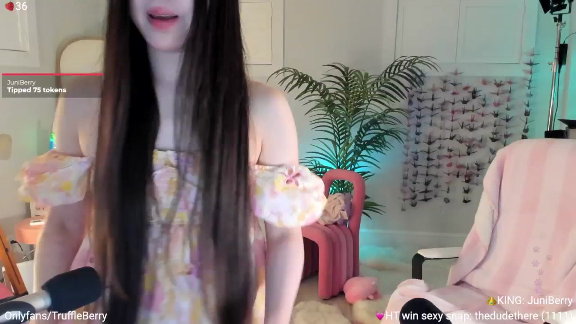 Gallery image thumbnail from AcaiBerry's myfreecams stream on, 06/15/2025, 06:45 image 12 of 20