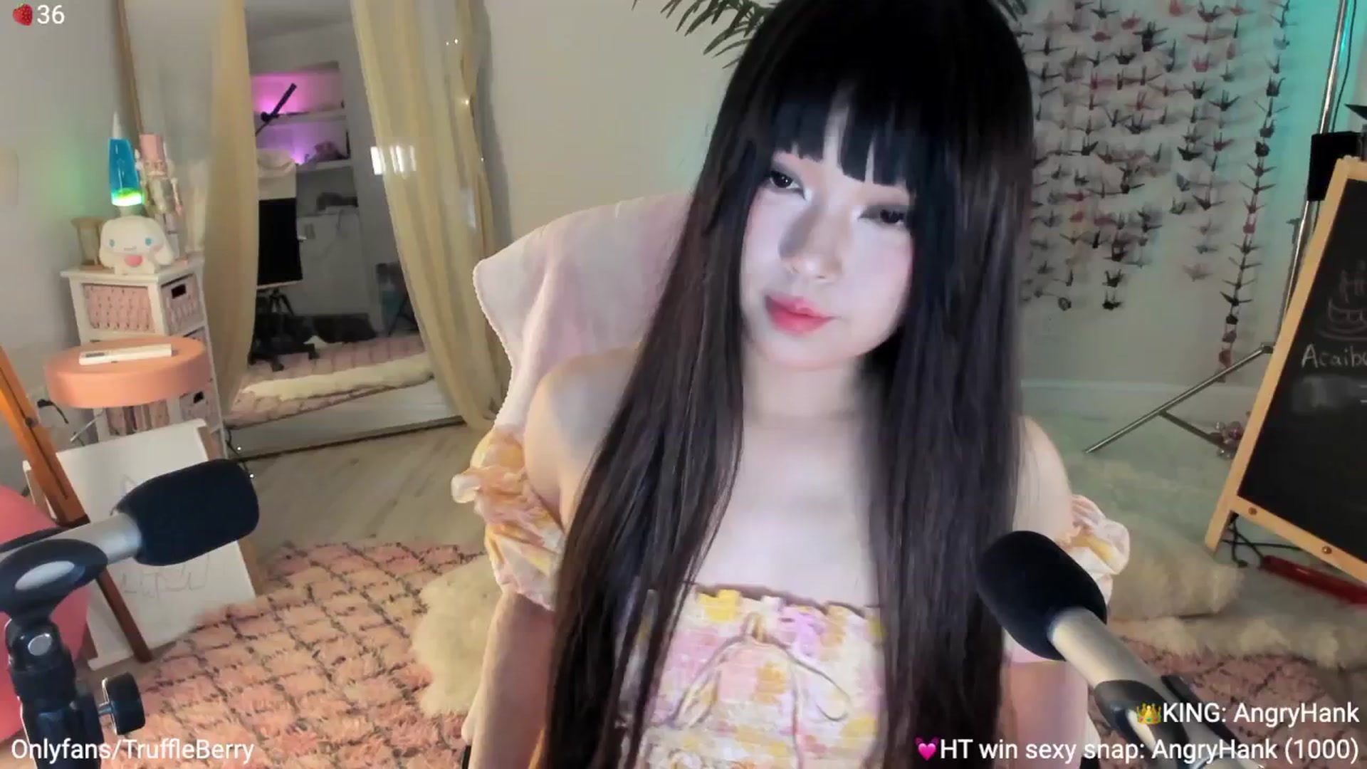 Gallery image thumbnail from AcaiBerry's myfreecams stream on, 06/15/2025, 06:45 image 1 of 20