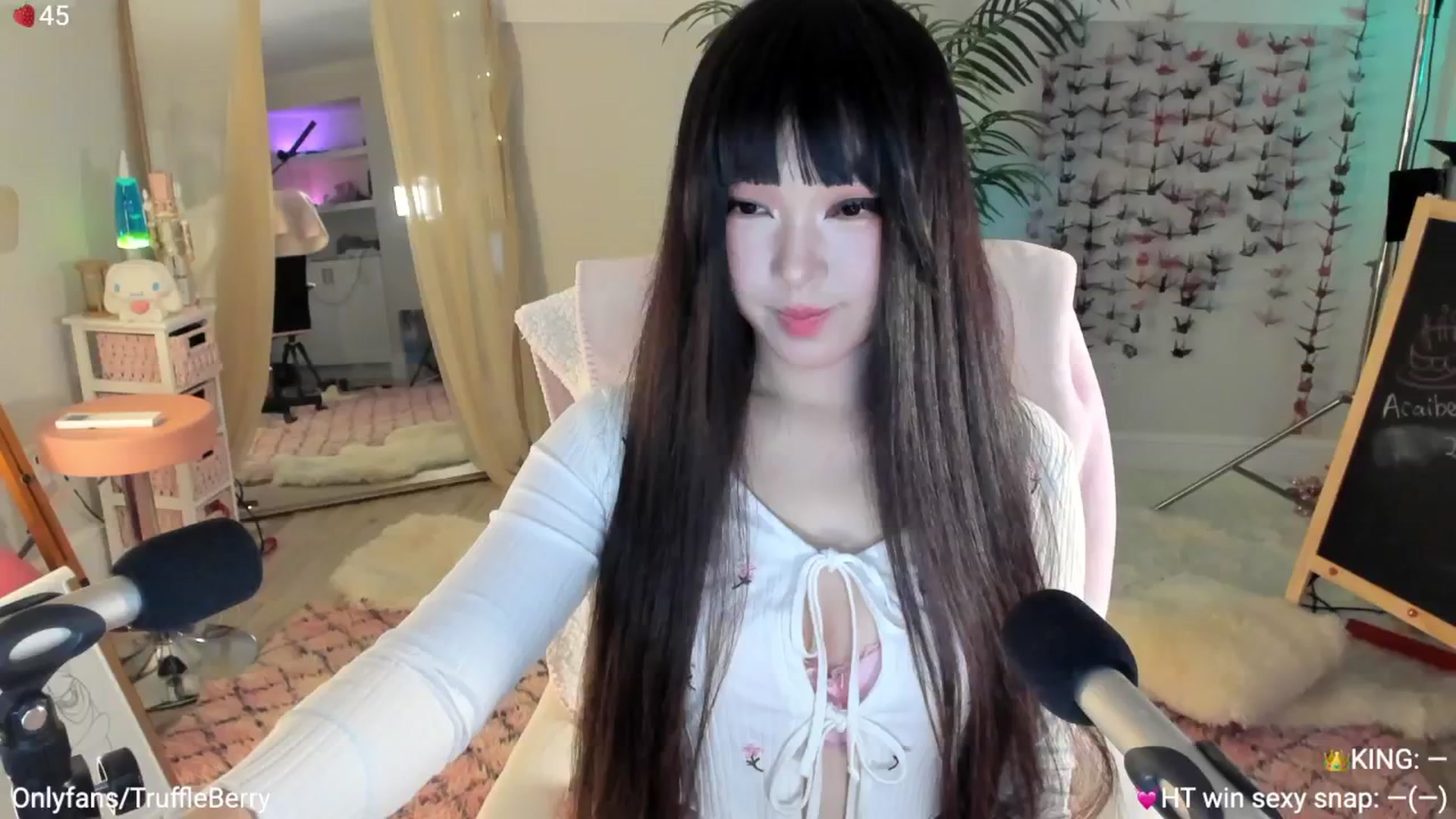 Gallery image thumbnail from AcaiBerry's myfreecams stream on, 06/19/2025, 06:24 image 1 of 20