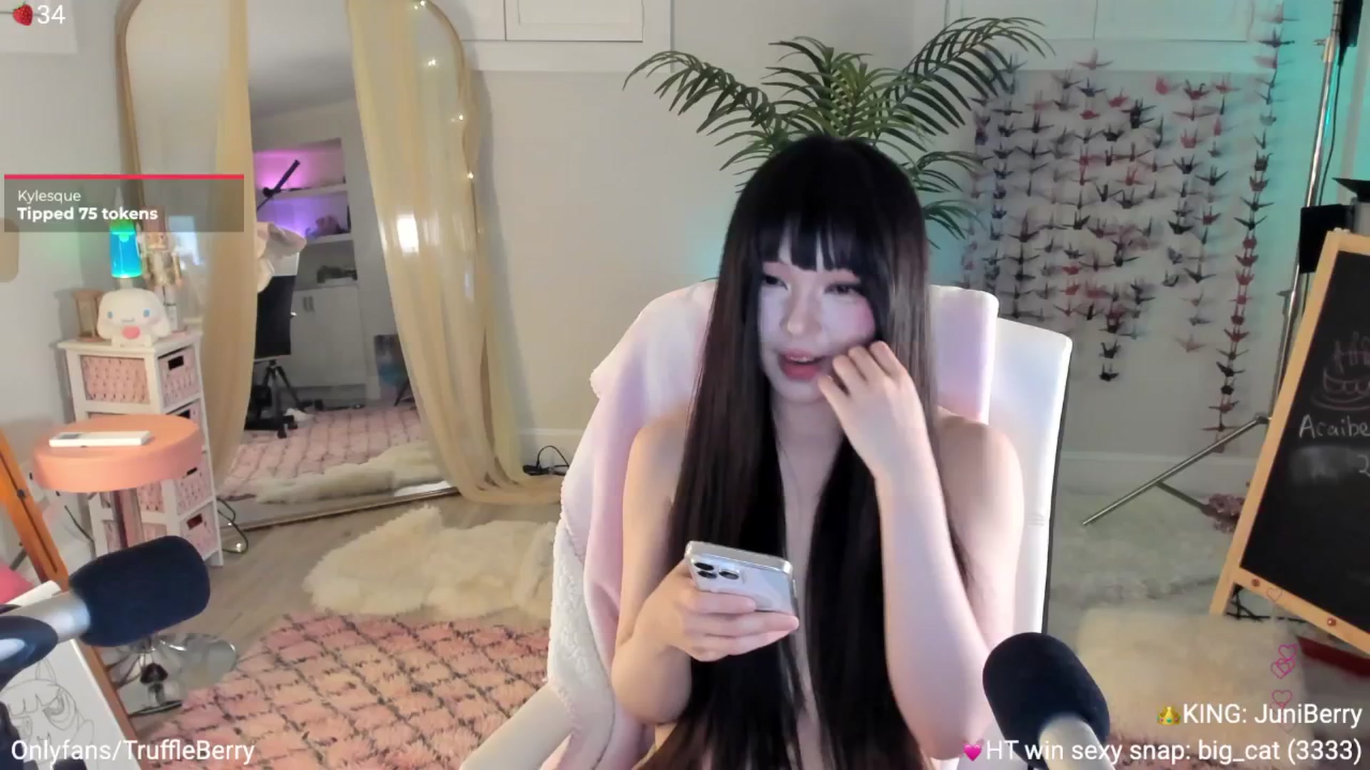 Gallery image thumbnail from AcaiBerry's myfreecams stream on, 06/22/2025, 06:31 image 16 of 20