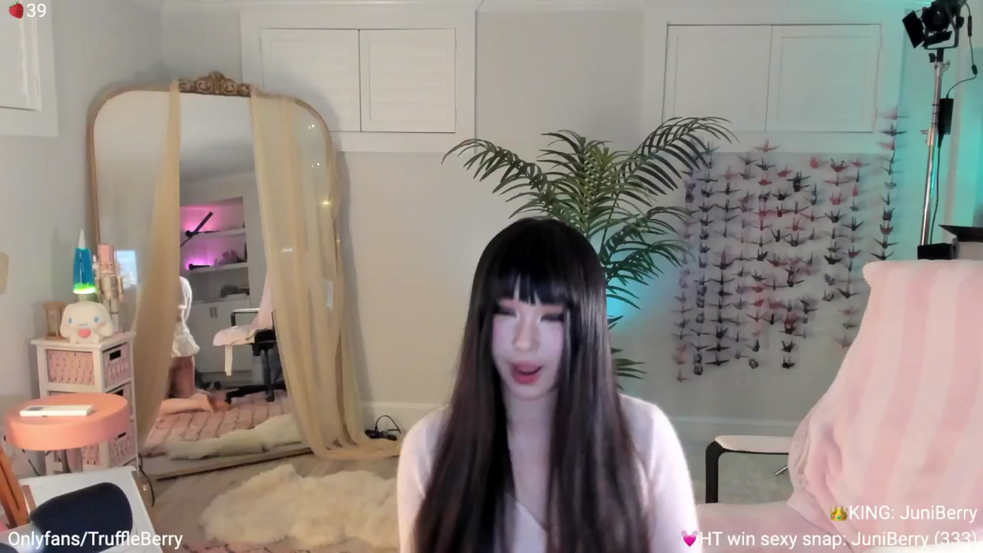 Gallery image thumbnail from AcaiBerry's myfreecams stream on, 06/26/2025, 06:03 image 2 of 20