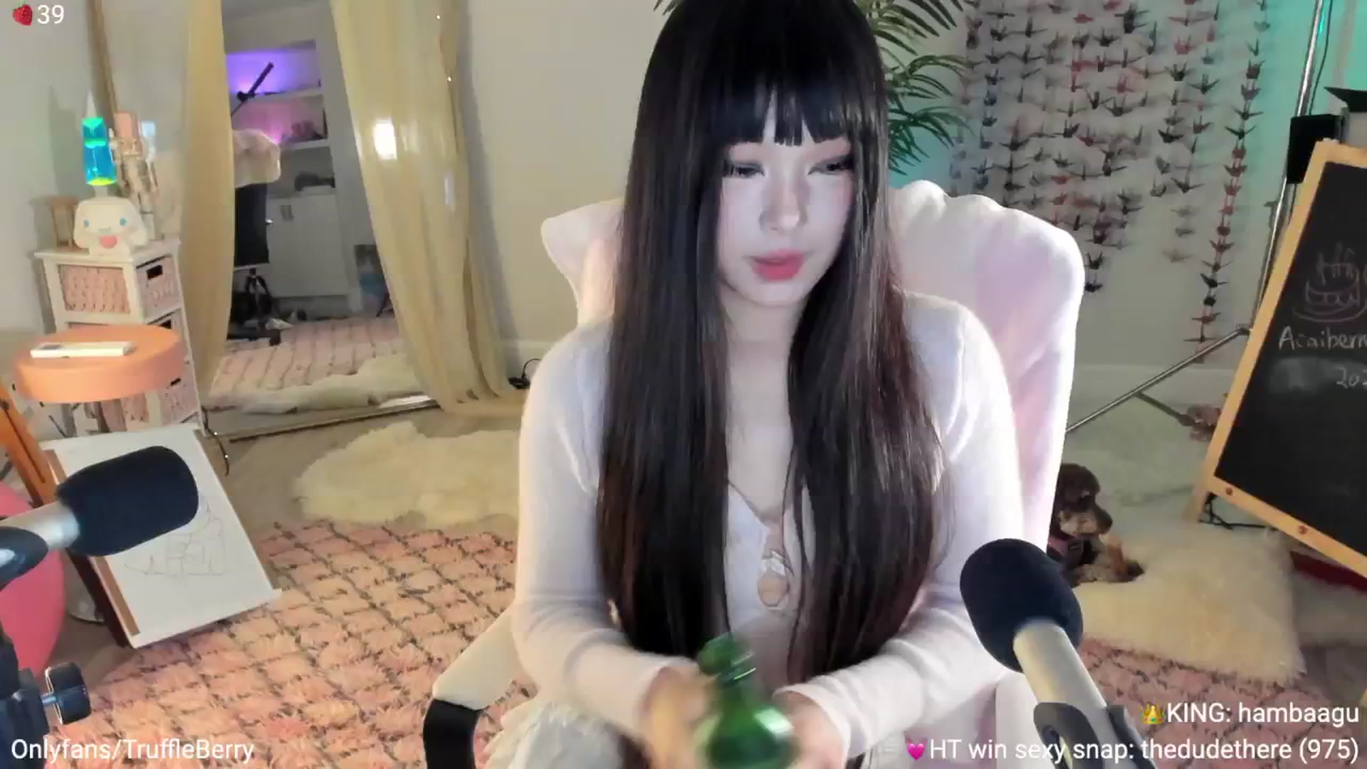 Gallery image thumbnail from AcaiBerry's myfreecams stream on, 06/26/2025, 06:03 image 5 of 20