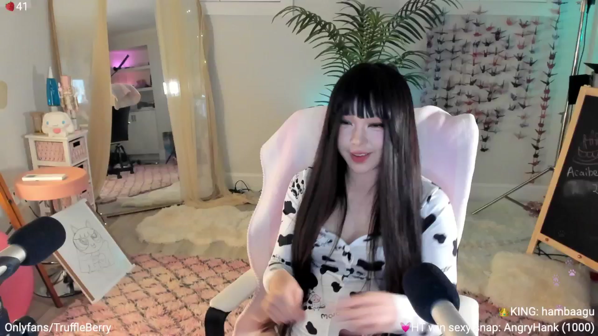 Gallery image thumbnail from AcaiBerry's myfreecams stream on, 06/28/2025, 04:12 image 5 of 20