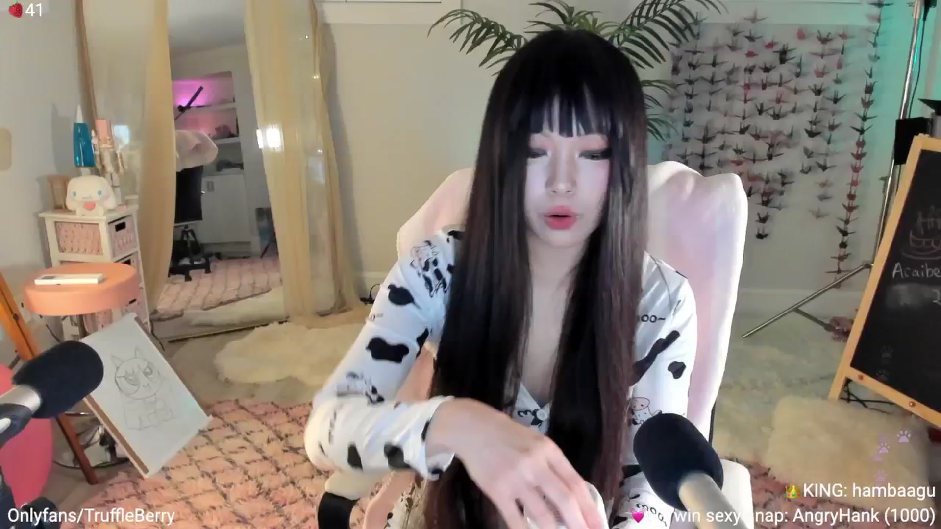 Gallery image thumbnail from AcaiBerry's myfreecams stream on, 06/28/2025, 04:12 image 6 of 20