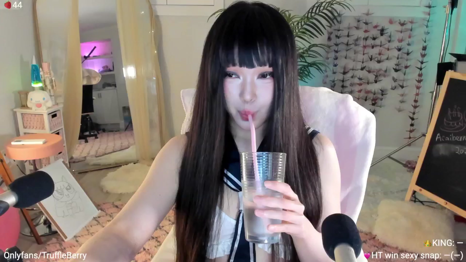 Gallery image thumbnail from AcaiBerry's myfreecams stream on, 06/29/2025, 06:26 image 1 of 20