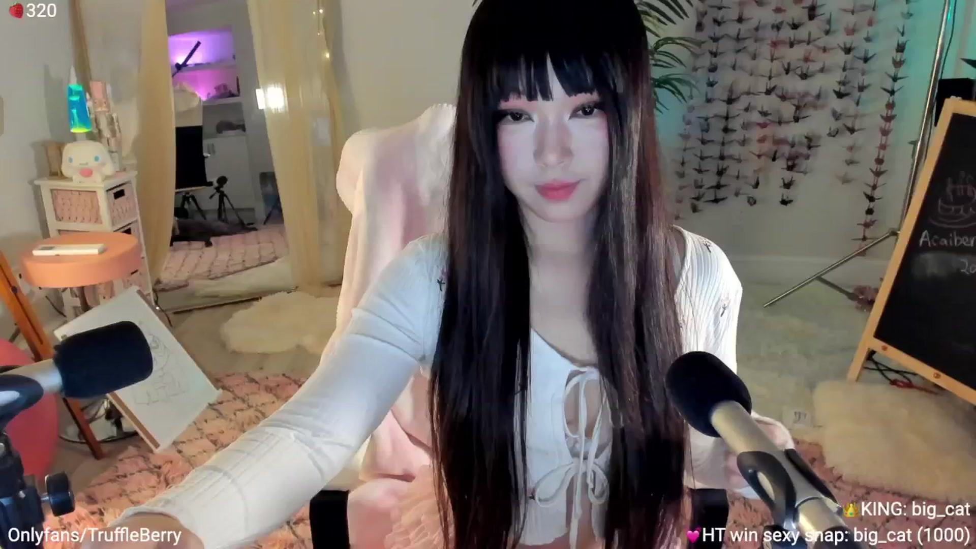 Gallery image thumbnail from AcaiBerry's myfreecams stream on, 07/03/2025, 04:25 image 4 of 20