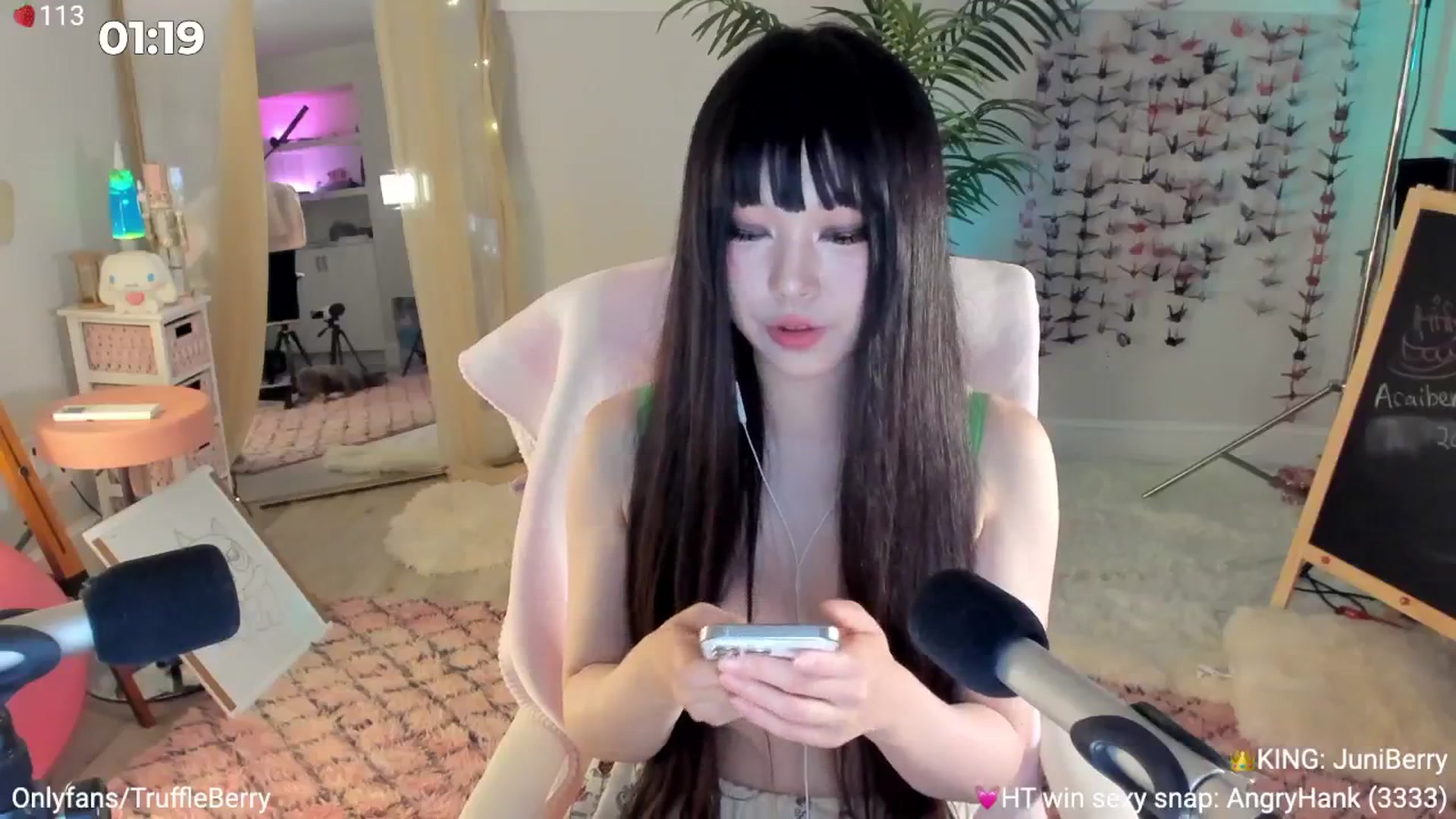 Gallery image thumbnail from AcaiBerry's myfreecams stream on, 07/05/2025, 07:18 image 18 of 20